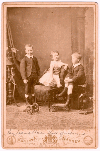 Jean Albert, Jeanette Cornelie en Adrien Henri MG (ca 1879-1880)